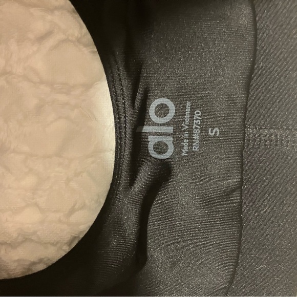 Like New Alo Airlift Line Up Bra BLK/White - Size Small - Picture 7 of 7